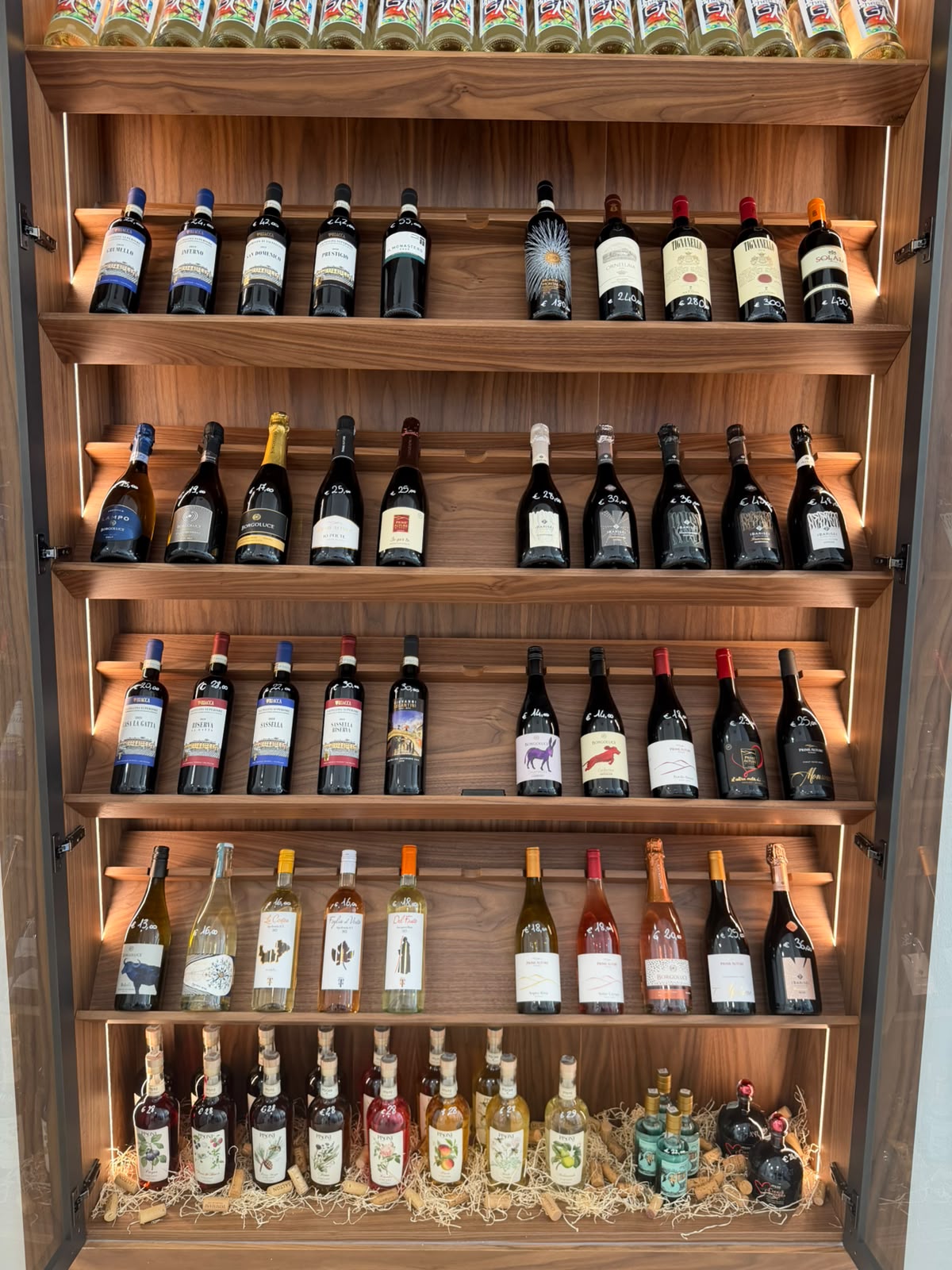 scaffale dei vini